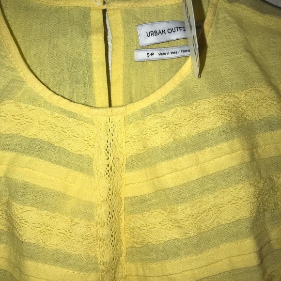 Urban Outfitters - Picture 2 of 3